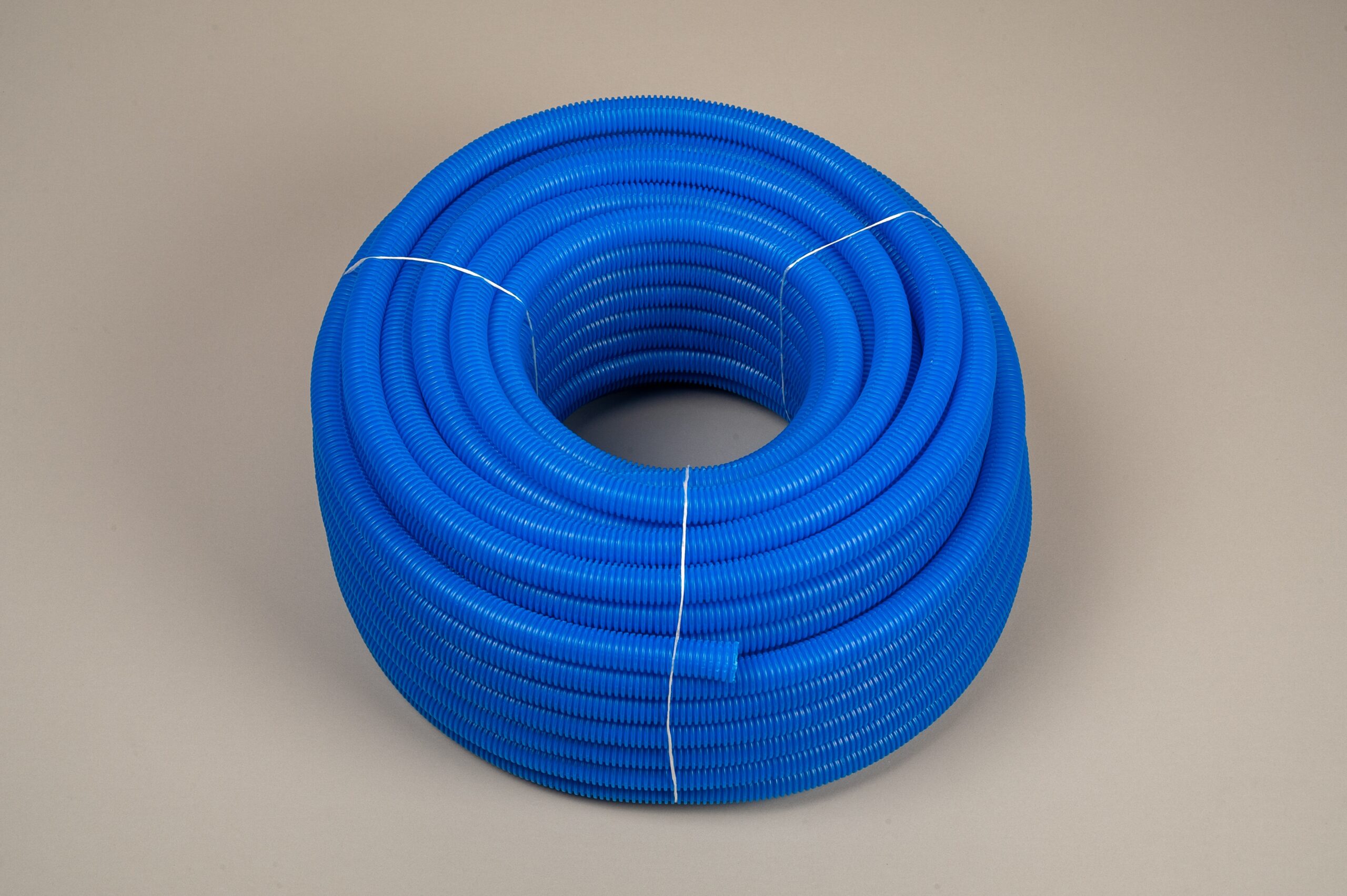 Rura karbowana peszel czerwona i niebieska - obrazek 3