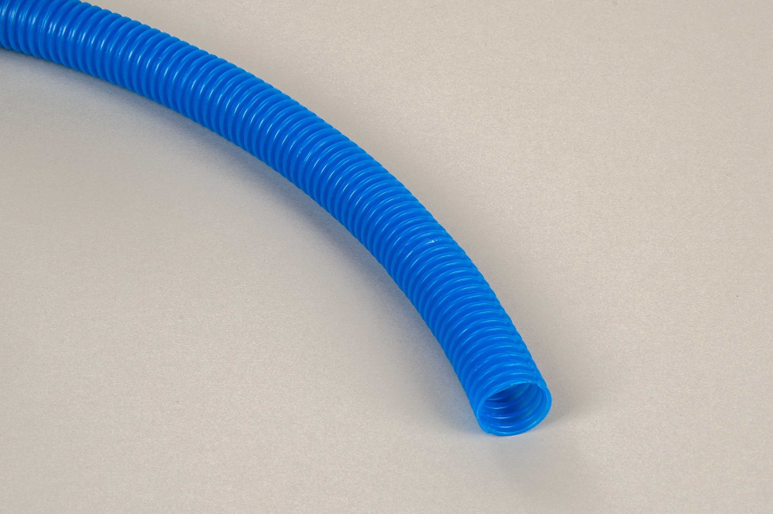 Rura karbowana peszel czerwona i niebieska